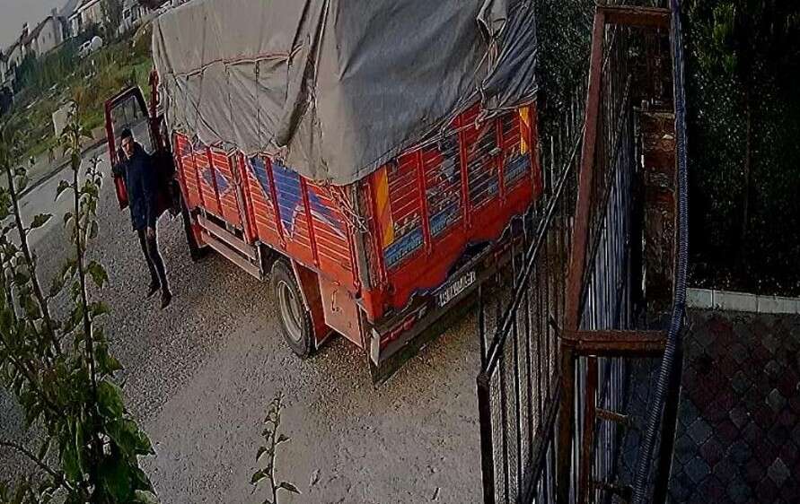 Kamyon Kasasında İnsan Kaçakçılığı Yapan Suç Örgütüne Operasyon: Göçmenlerden Kişi Başı 3 Bin ile 10 Bin Dolar Almışlar 3